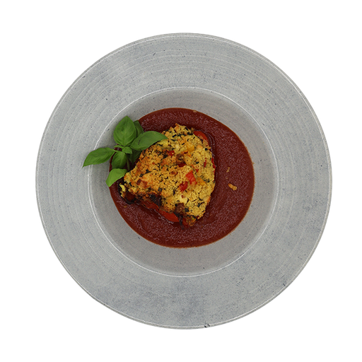 [08281] Mit Couscous, Gemüse und Feta gefüllte Paprika in Tomatensauce 